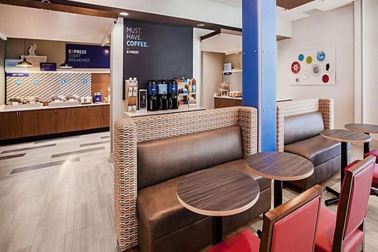 Holiday Inn Express & Suites - Staunton By Ihg Esterno foto